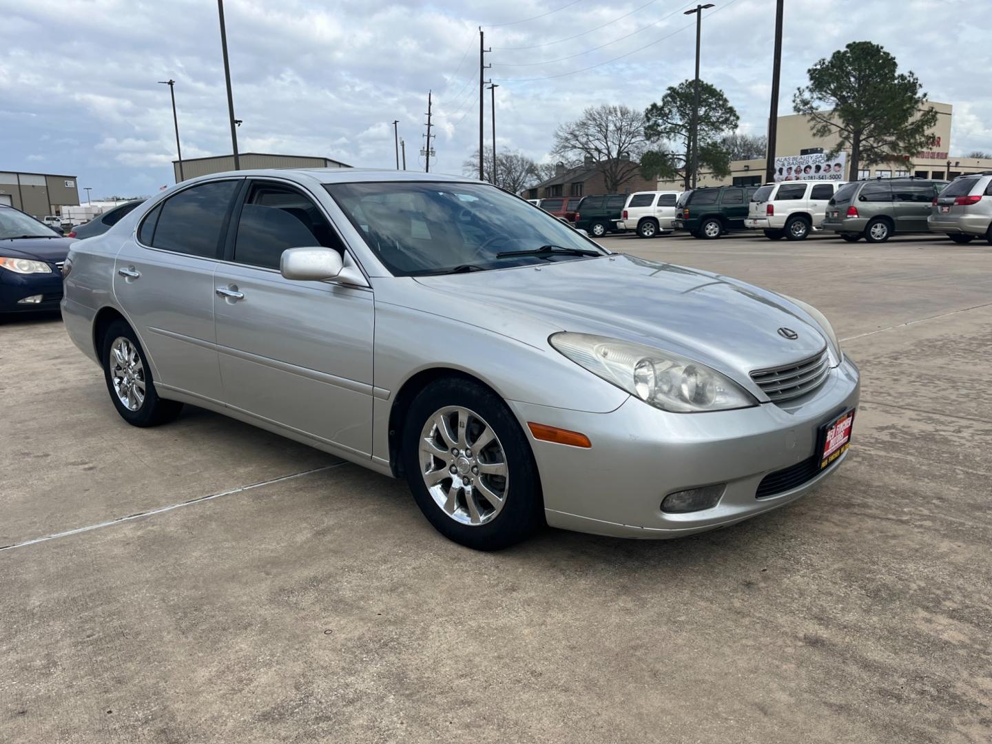 2003 SILVER /gray Lexus ES 300 Sedan (JTHBF30G135) with an 3.0L V6 DOHC 24V engine, 5-Speed Automatic Overdrive transmission, located at 14700 Tomball Parkway 249, Houston, TX, 77086, (281) 444-2200, 29.928619, -95.504074 - Photo#0